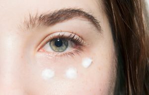 کرم دور چشم